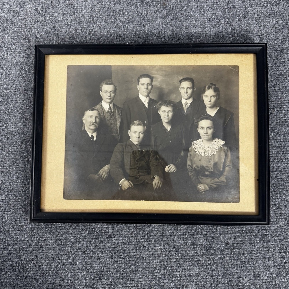 Antique 1915 Family Portrait Photo Framed Vintage Edwardian Fashion Lace Collar